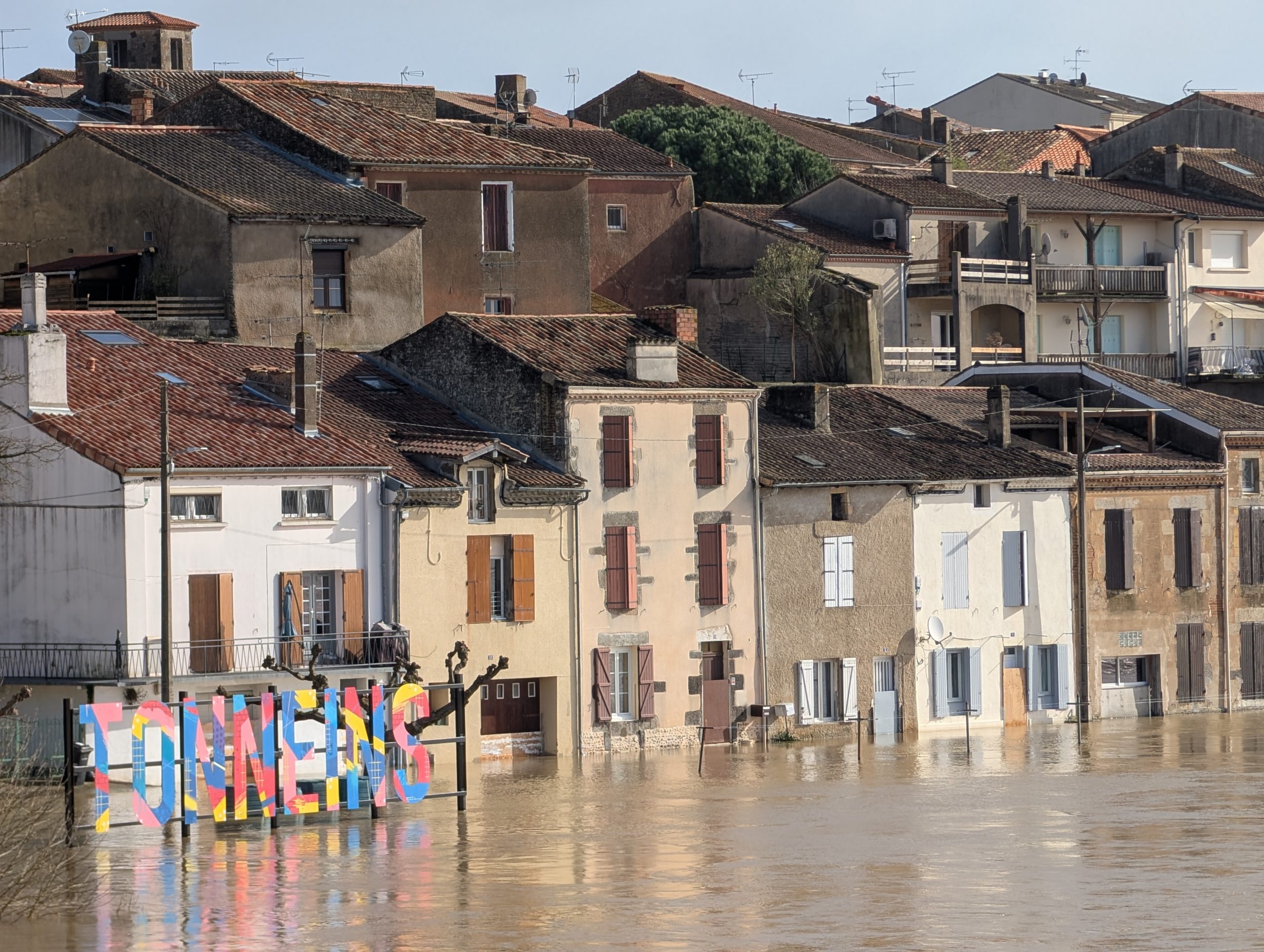 Crue, tempête et politique: fin de semaine agitée à Tonneins