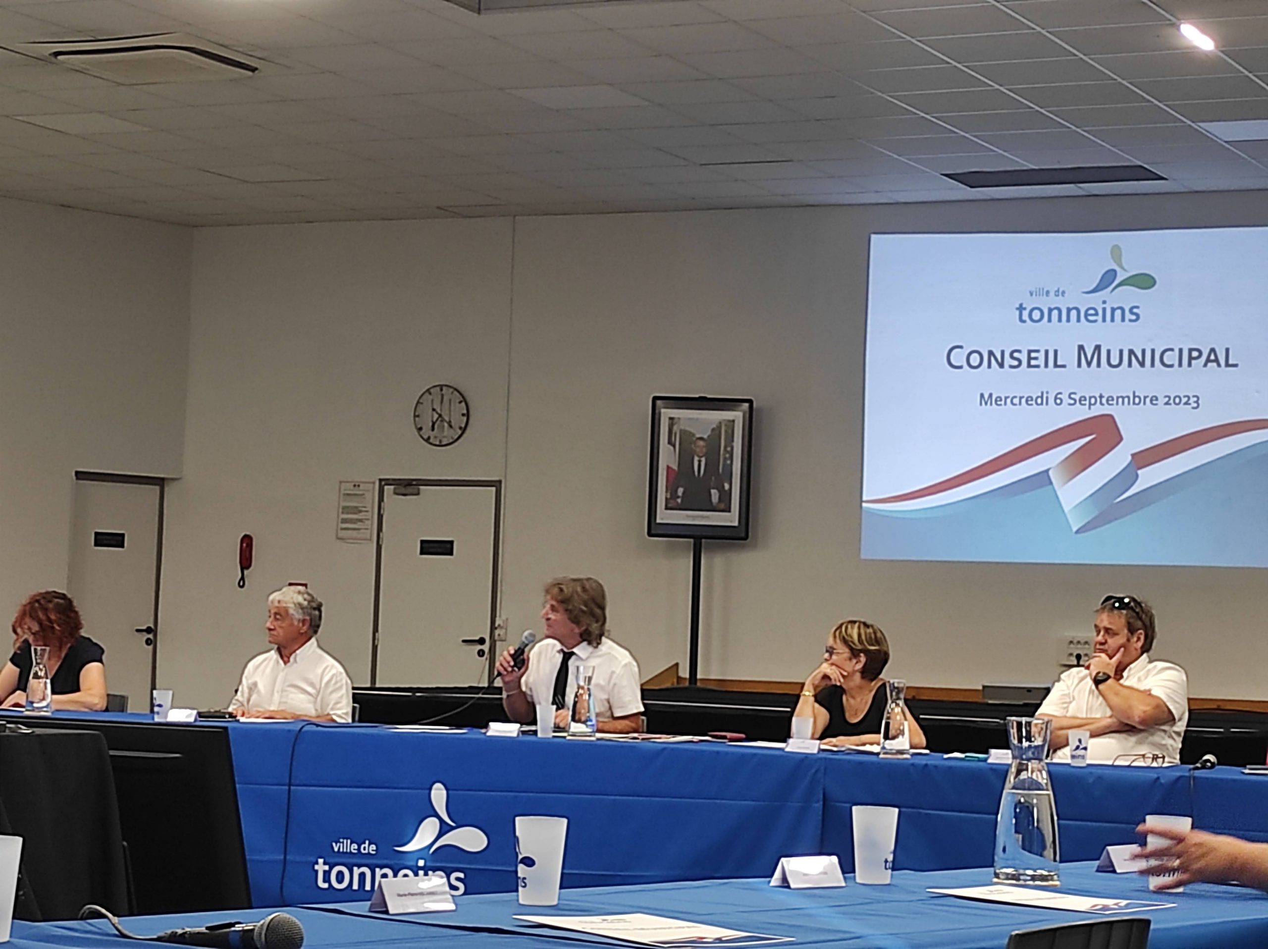 Retransmission vidéo du conseil municipal: dépense superflue et élément de démocratie ?