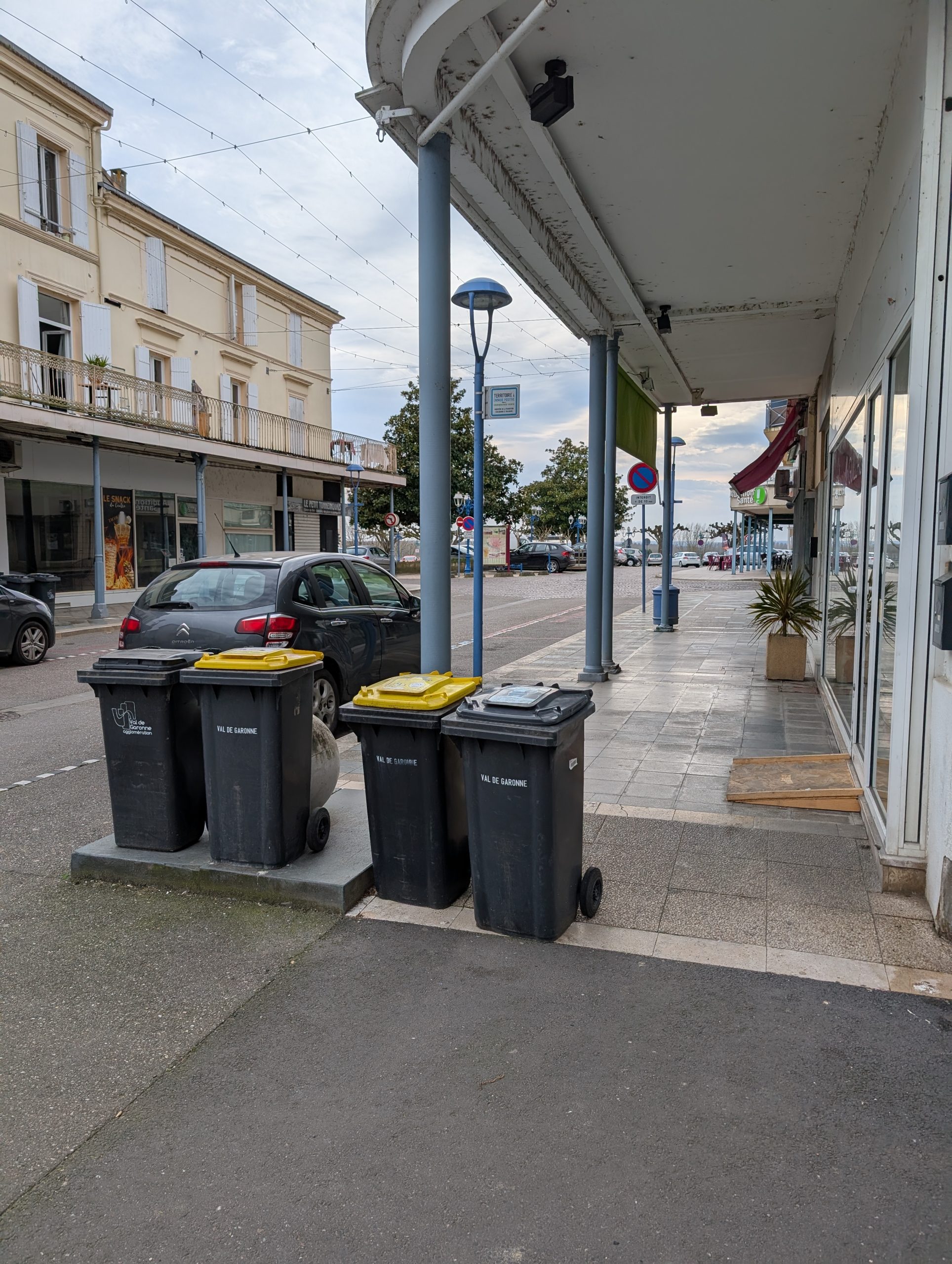 Centre-ville: la mairie sort les amendes, la pédagogie reste au fond de la poubelle.