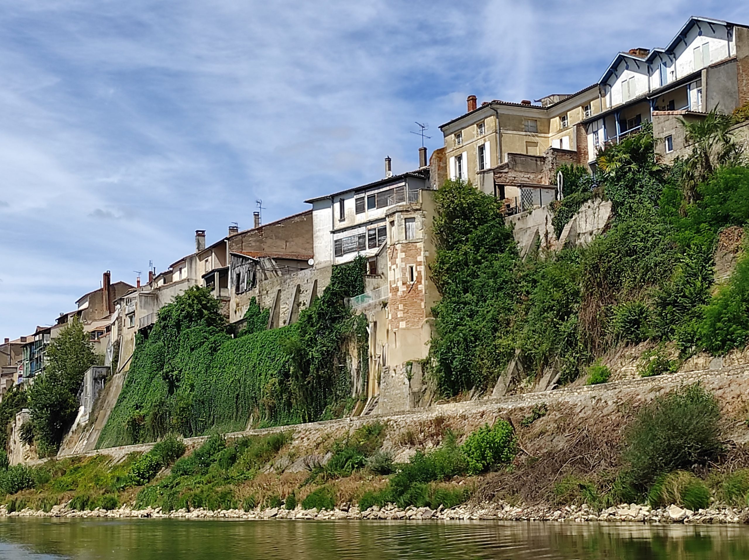 La ville flirte avec le surendettement, des projets reportés ou abandonnés.
